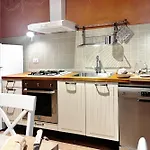 דירה The Painted House, Nei Vicoli Di Posto In Omaggio סירולו