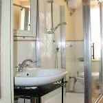The Painted House, Nei Vicoli Di Posto In Omaggio