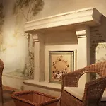 The Painted House, Nei Vicoli Di Posto In Omaggio
