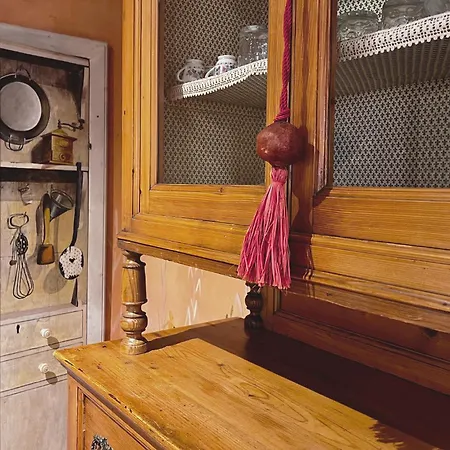 The Painted House, Nei Vicoli Di Posto In Omaggio