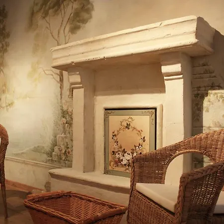 The Painted House, Nei Vicoli Di Posto In Omaggio